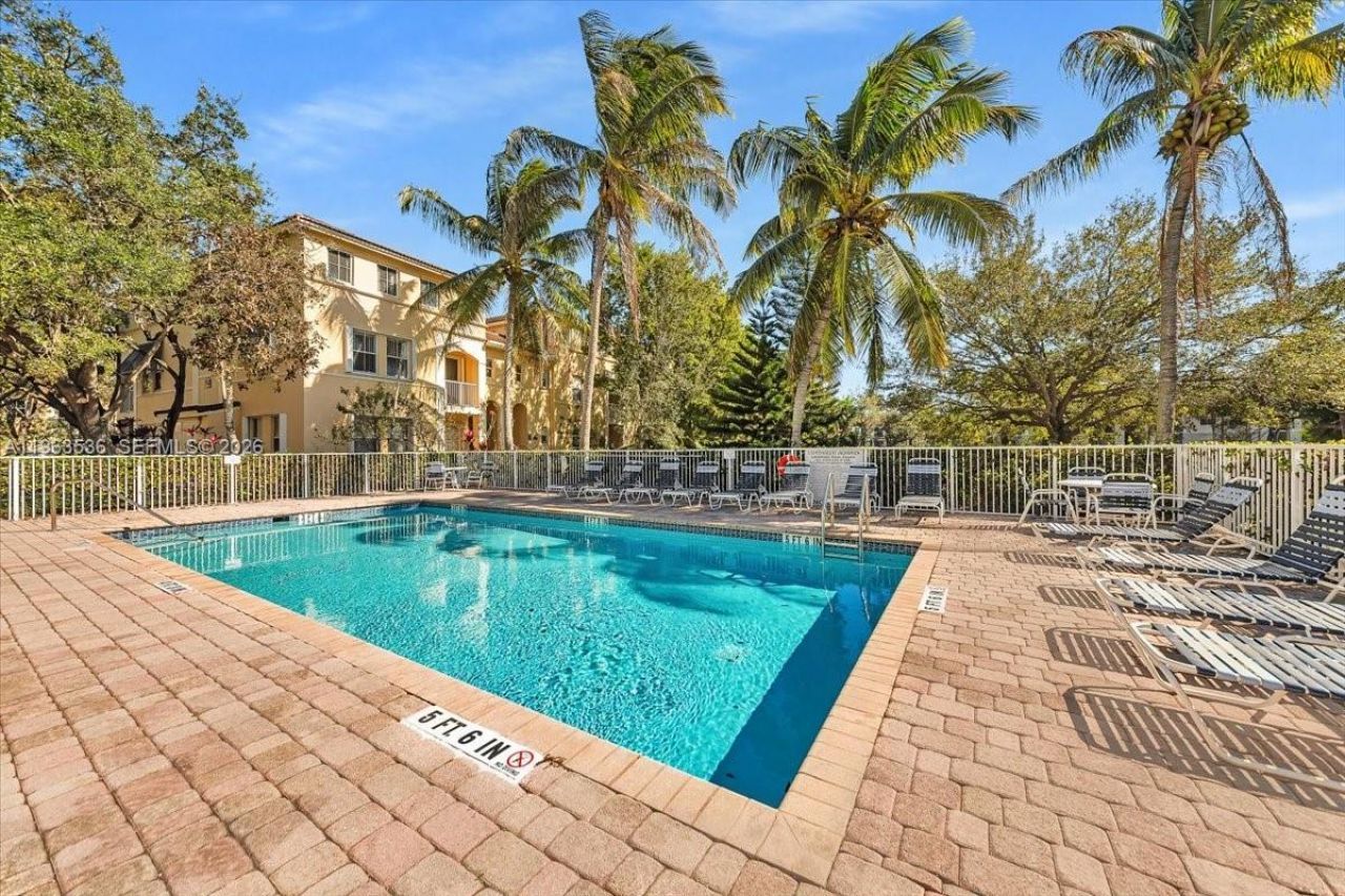 150 Jacaranda Country Club Dr, Unit 200, Plantation, FL 33324 Photo