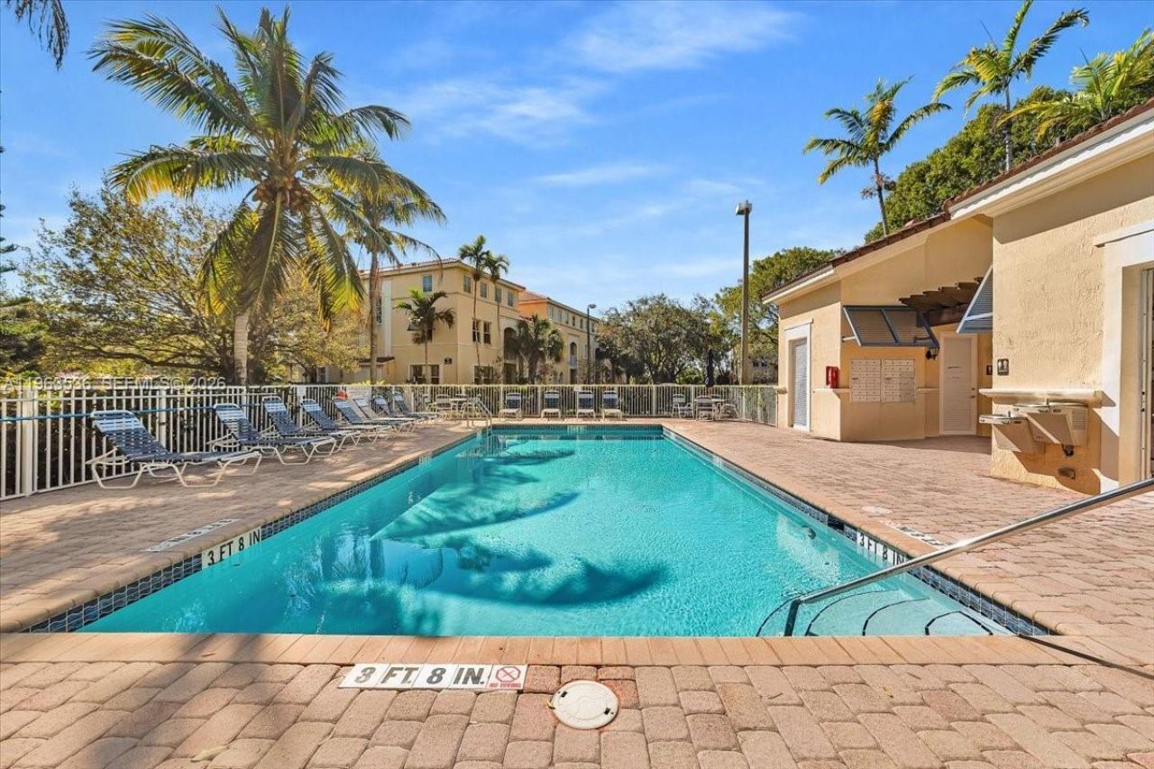 150 Jacaranda Country Club Dr, Unit 200, Plantation, FL 33324 Photo