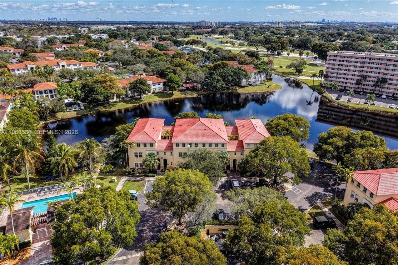 150 Jacaranda Country Club Dr, Unit 200, Plantation, FL 33324 Photo