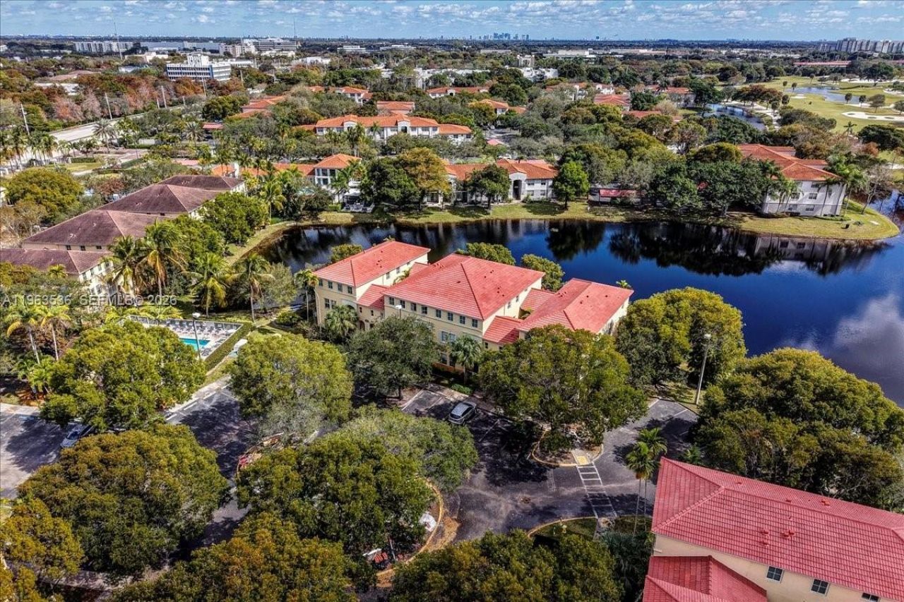 150 Jacaranda Country Club Dr, Unit 200, Plantation, FL 33324 Photo