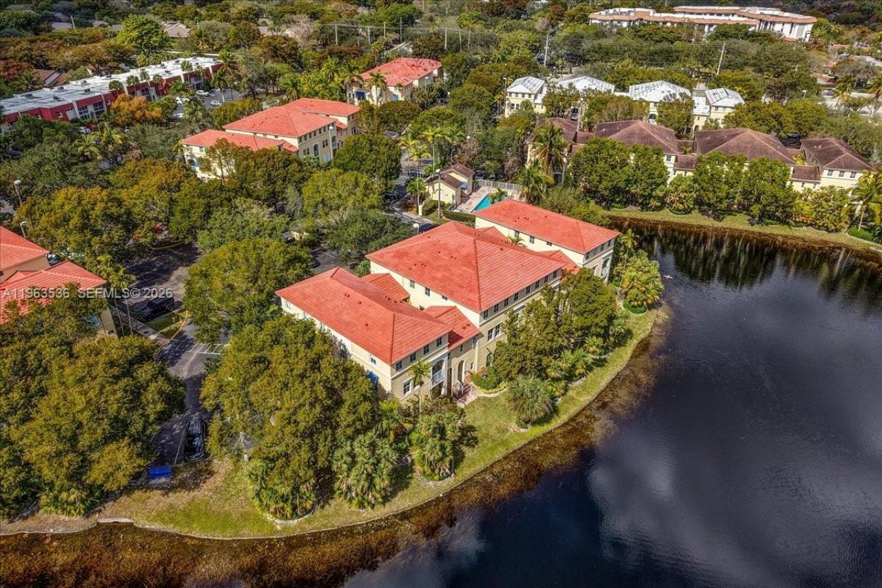 150 Jacaranda Country Club Dr, Unit 200, Plantation, FL 33324 Photo