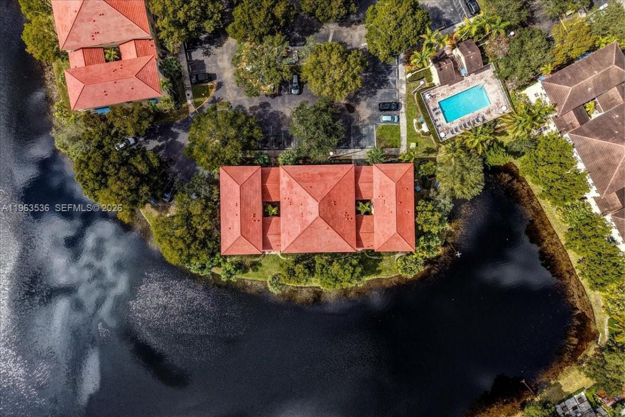 150 Jacaranda Country Club Dr, Unit 200, Plantation, FL 33324 Photo