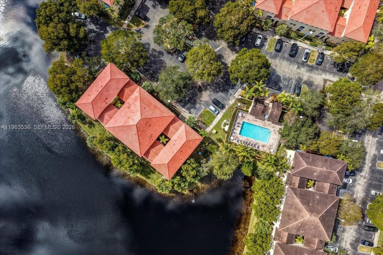 150 Jacaranda Country Club Dr, Unit 200, Plantation, FL 33324 Photo