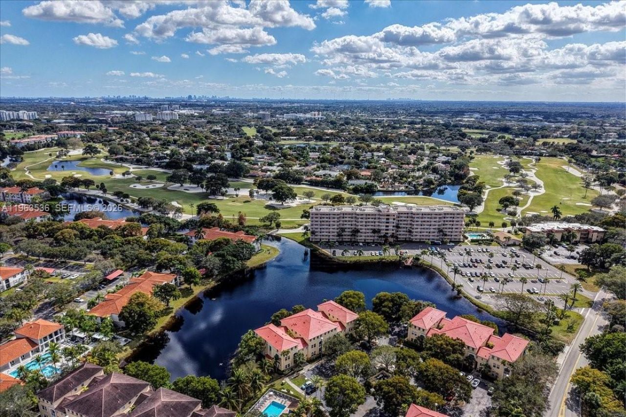 150 Jacaranda Country Club Dr, Unit 200, Plantation, FL 33324 Photo