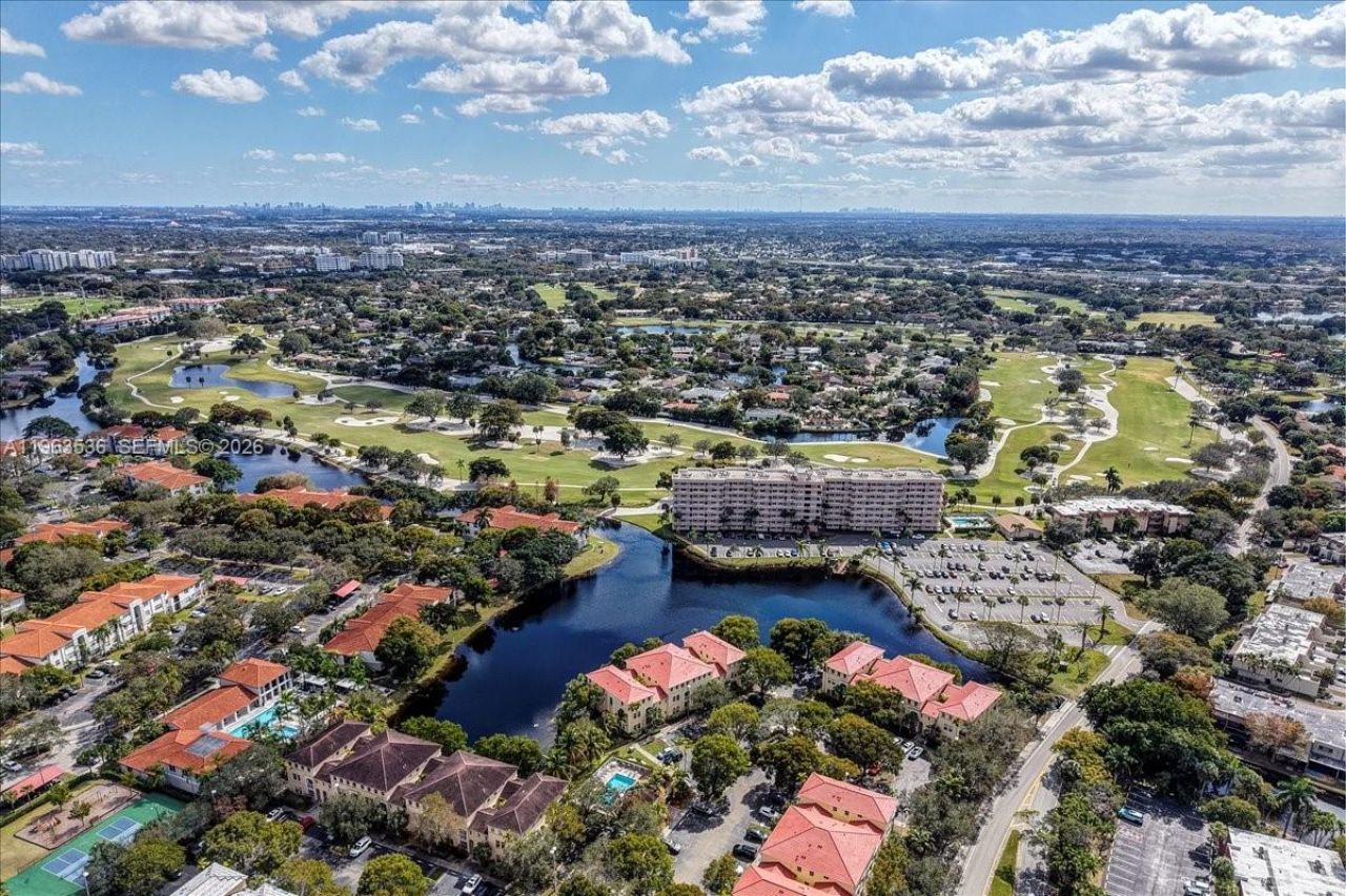 150 Jacaranda Country Club Dr, Unit 200, Plantation, FL 33324 Photo