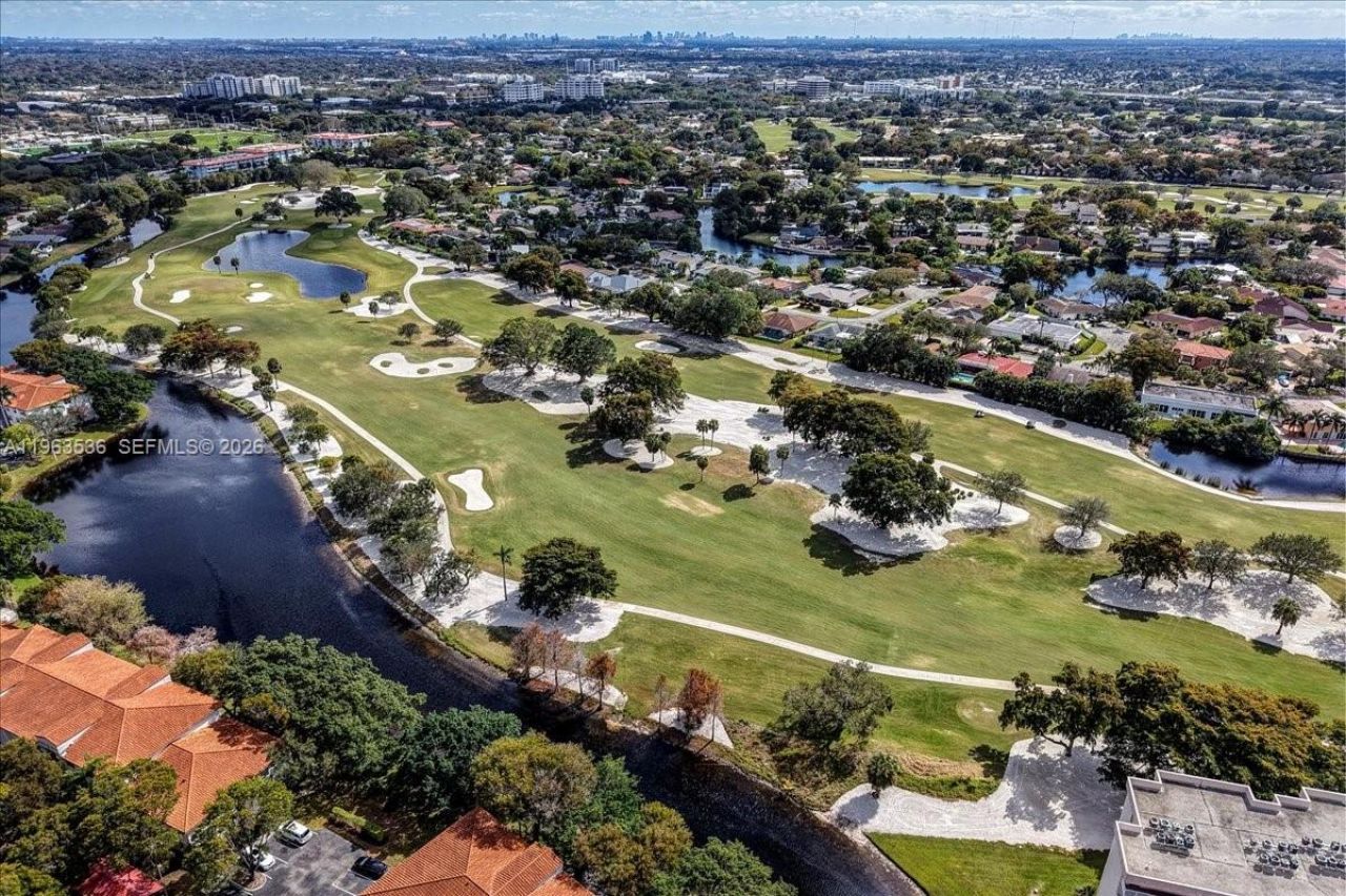 150 Jacaranda Country Club Dr, Unit 200, Plantation, FL 33324 Photo