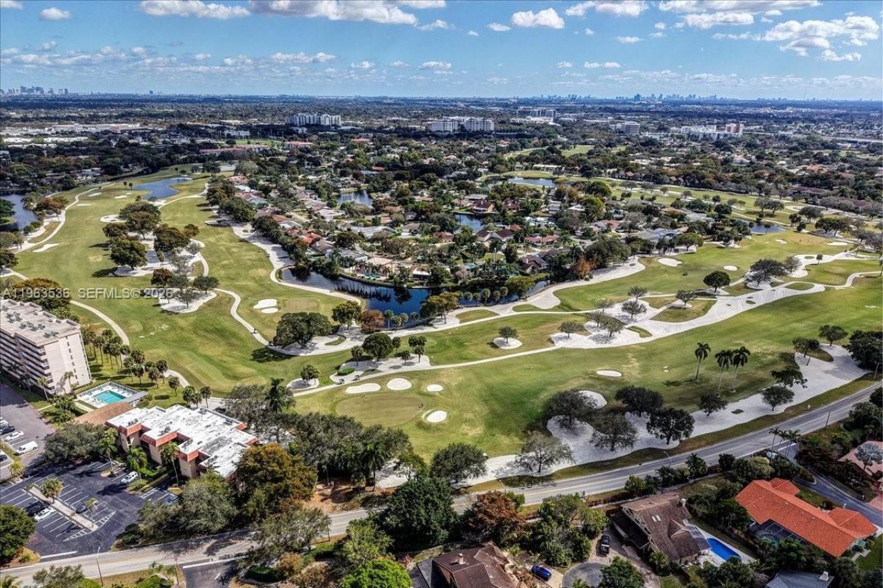 150 Jacaranda Country Club Dr, Unit 200, Plantation, FL 33324 Photo