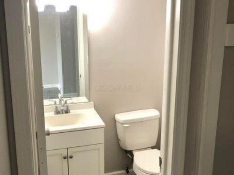 5700 Crossing Court , Unit 4, Columbus, OH 43231 Photo 4