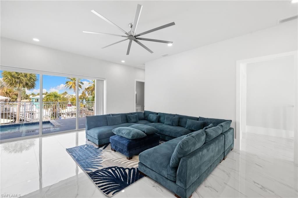 137 Hibiscus Dr, Fort Myers Beach, FL 33931 Photo