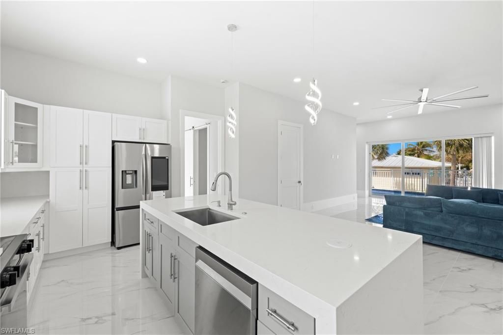 137 Hibiscus Dr, Fort Myers Beach, FL 33931 Photo