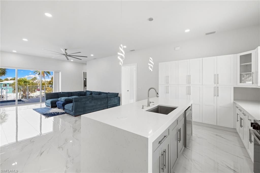 137 Hibiscus Dr, Fort Myers Beach, FL 33931 Photo