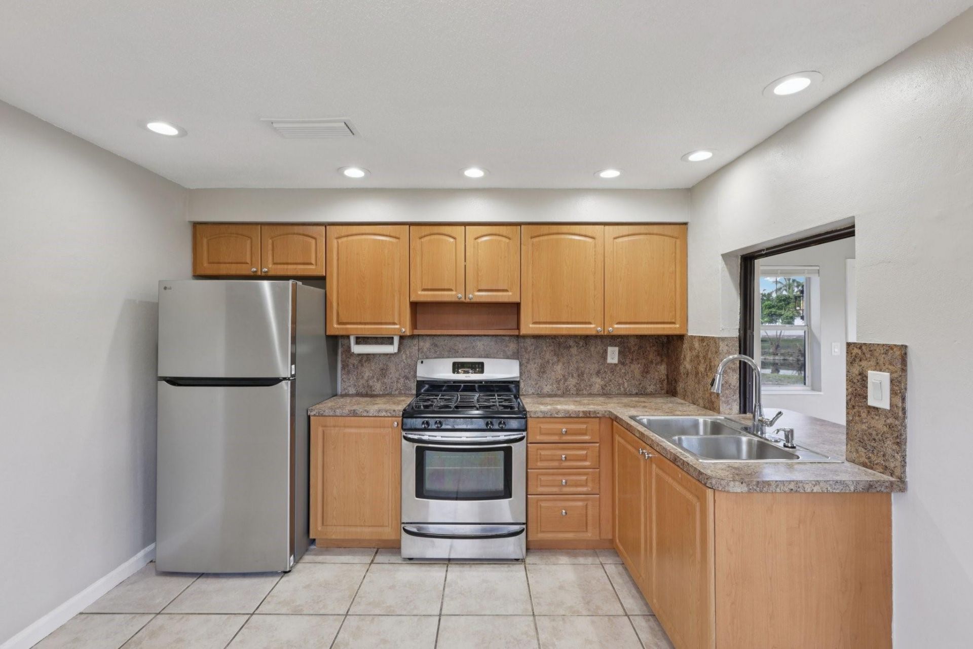 6901 NW 28th Street, Sunrise, FL 33313 Photo