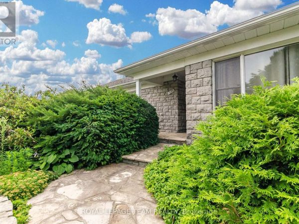 1996 CEDAR LANE Terrace, Ottawa, ON K2A1J8