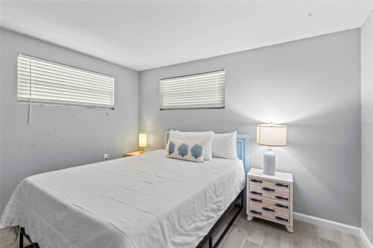 690 Fox Street, Longboat Key, FL 34228 Photo