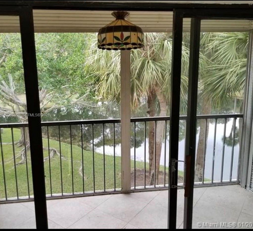 309 Lakeview Dr, Unit 204, Weston, FL 33326 Photo
