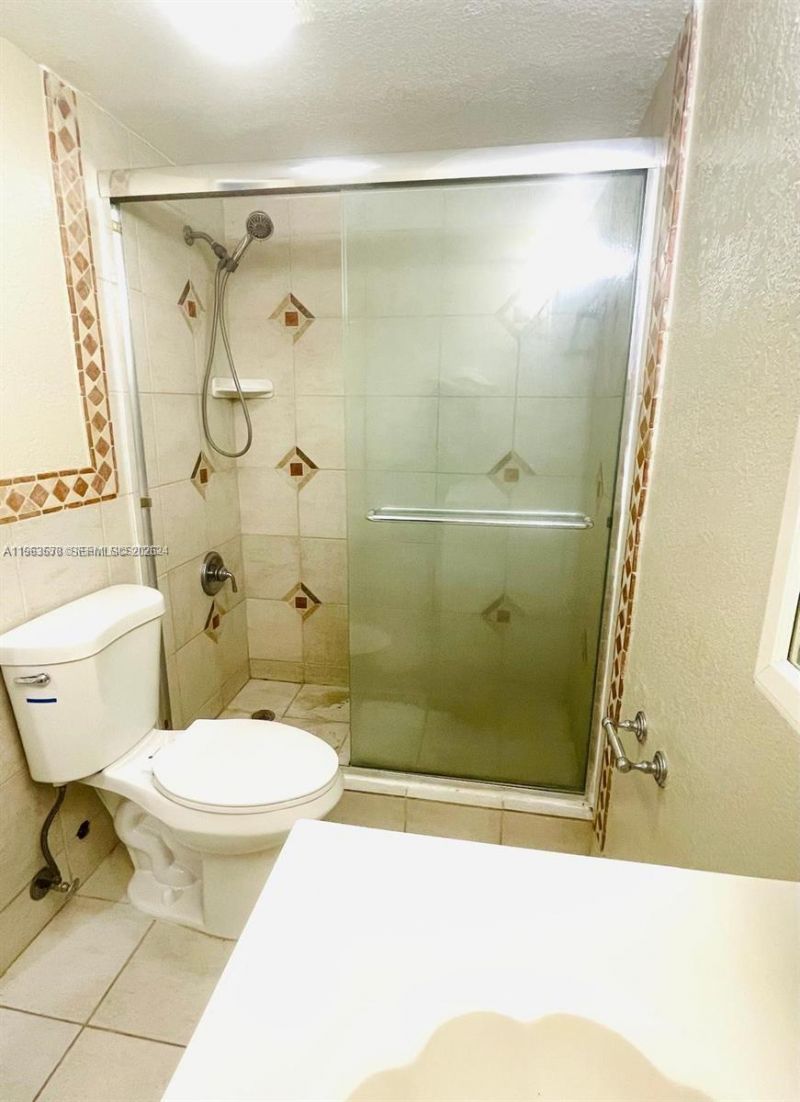 1401 NE 191st St , Unit D111, Miami, FL 33179 Photo