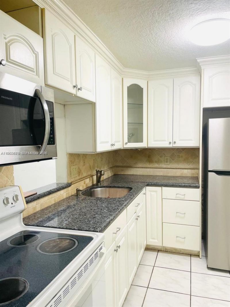 1401 NE 191st St , Unit D111, Miami, FL 33179 Photo