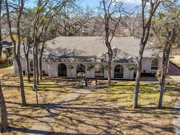 420 Lake Louise Court, Fort Worth, TX 76103