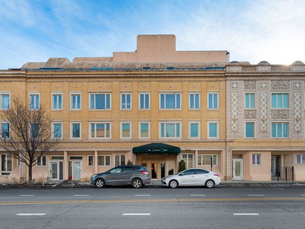 6337 Roosevelt Road, Unit 107, Berwyn, IL 60402