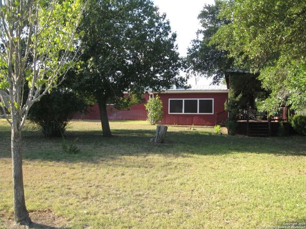 580 CR 663, Devine, TX 78016