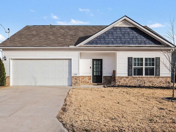 2105 Franks Ct, Columbia, TN 38401