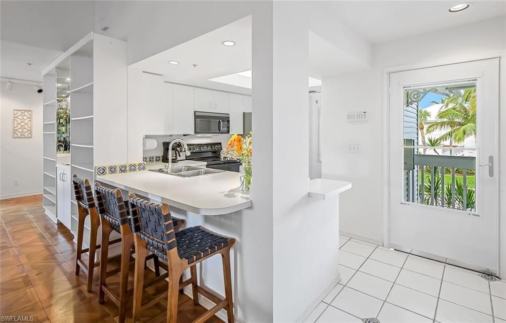 433 2nd St S, Unit B-202, Naples, FL 34102 Photo