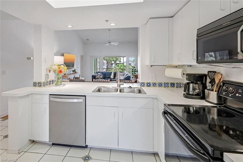 433 2nd St S, Unit B-202, Naples, FL 34102 Photo