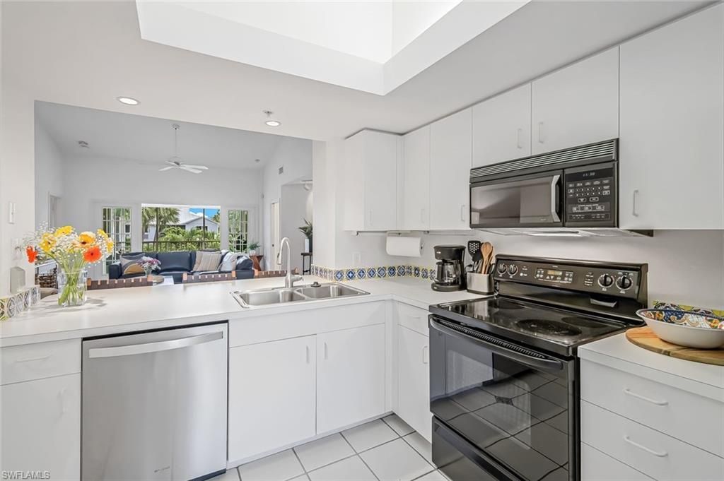 433 2nd St S, Unit B-202, Naples, FL 34102 Photo