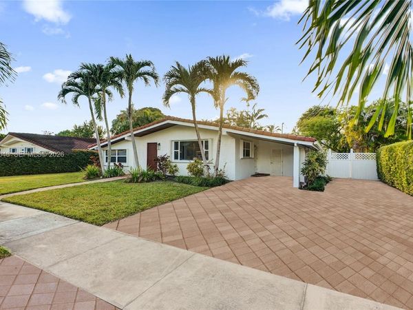 21120 NE 24th Ct, Miami, FL 33180