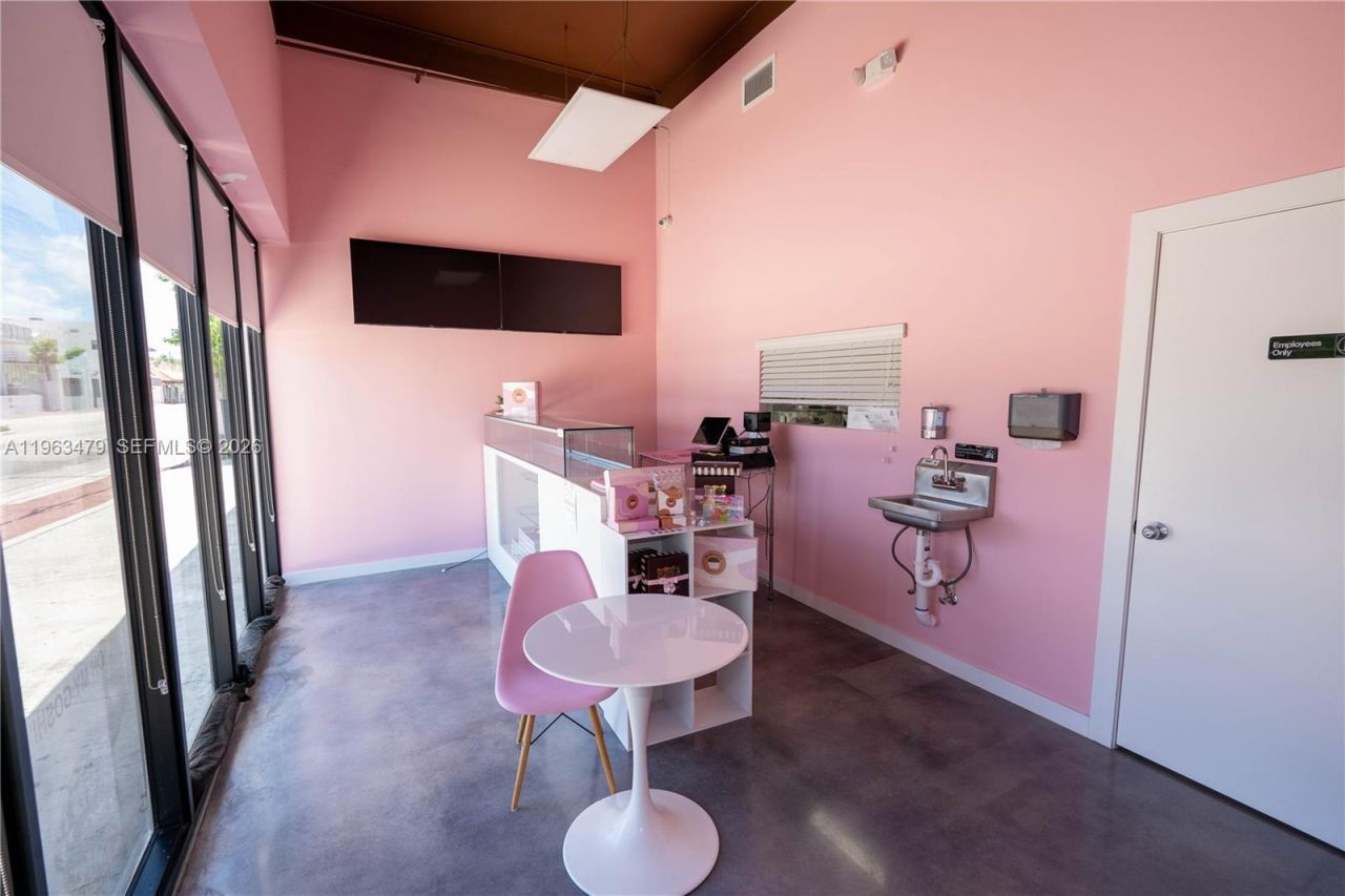 300 SW 17th Ave, Miami, FL 33135 Photo