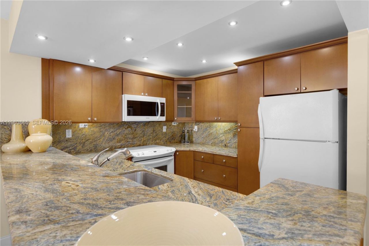 500 Three Islands Blvd , Unit 221, Hallandale Beach, FL 33009 Photo