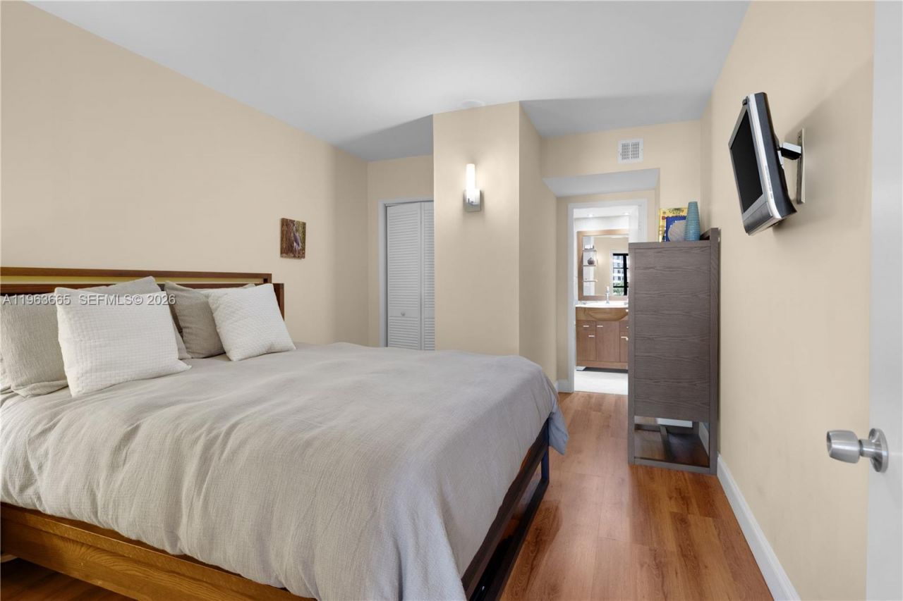 500 Three Islands Blvd , Unit 221, Hallandale Beach, FL 33009 Photo