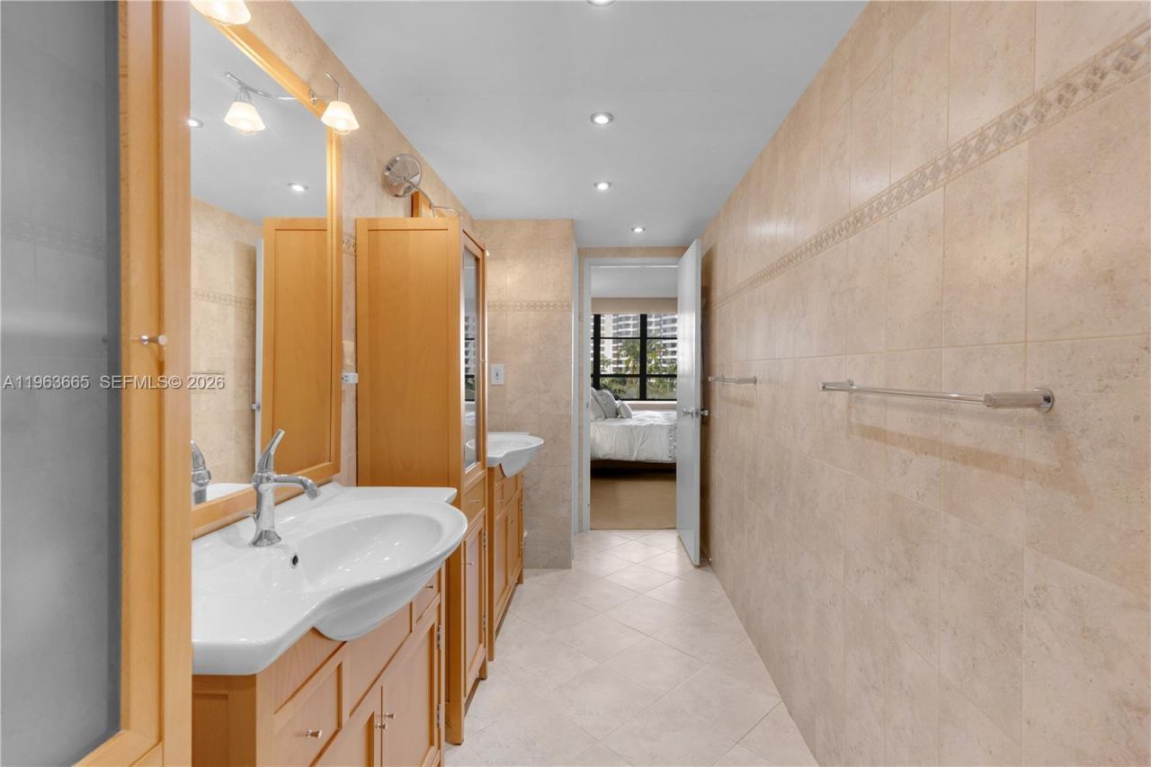 500 Three Islands Blvd , Unit 221, Hallandale Beach, FL 33009 Photo