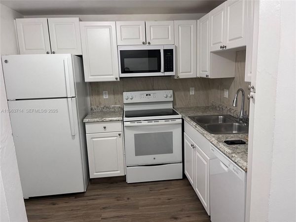 1505 Crescent Cir, Unit B21, Lake Park, FL 33403