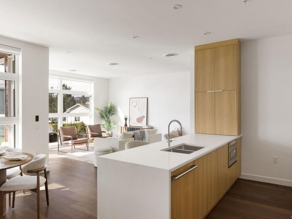 9570 Fifth St, Unit 206, Sidney, BC V8L 2W5