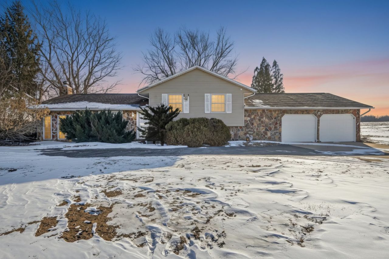 325 Bradmar Drive, Pearl City, IL 61062 Main Photo