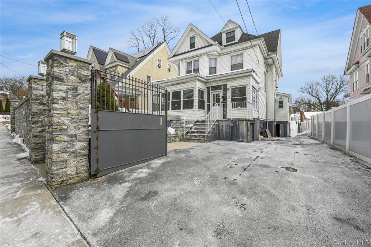 798 N Broadway, Yonkers, NY 10701 Main Photo