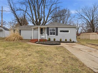 6713 S Elm Street, Pleasant Valley, MO 64068