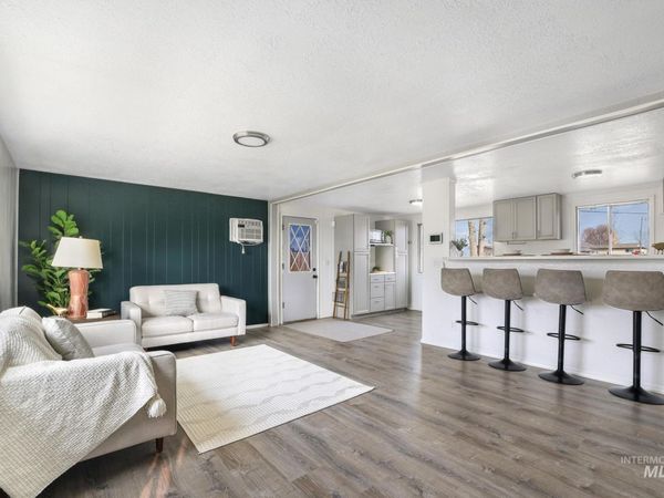 1840 V St, Heyburn, ID 83336