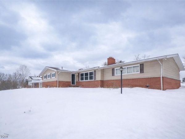 8541 E Wadora Circle NW, North Canton, OH 44720