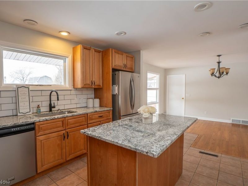 8541 E Wadora Circle NW, North Canton, OH 44720 Photo 10