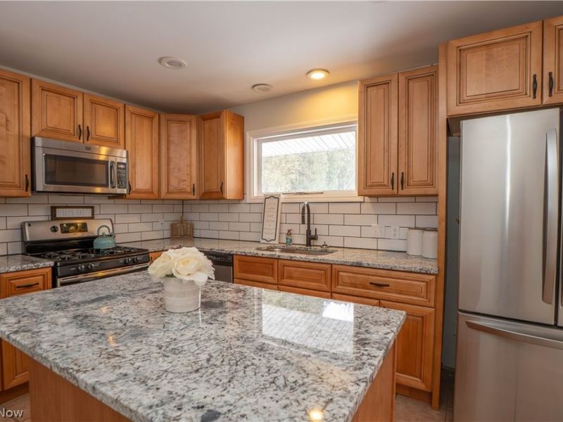 8541 E Wadora Circle NW, North Canton, OH 44720 Photo 9