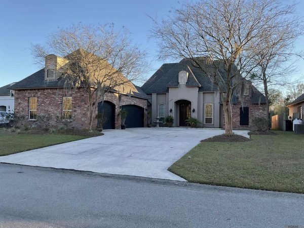 21253 Waterfront East Dr, Maurepas, LA 70449