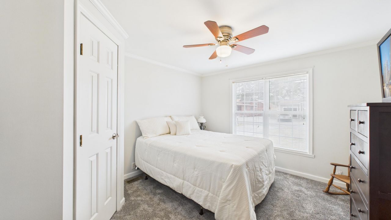 409 Chippendale Lane Photo 11