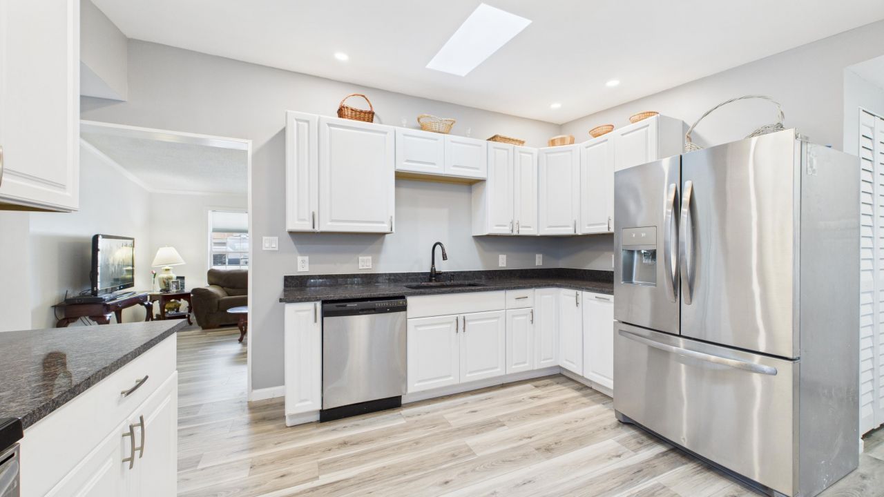 409 Chippendale Lane Photo 12