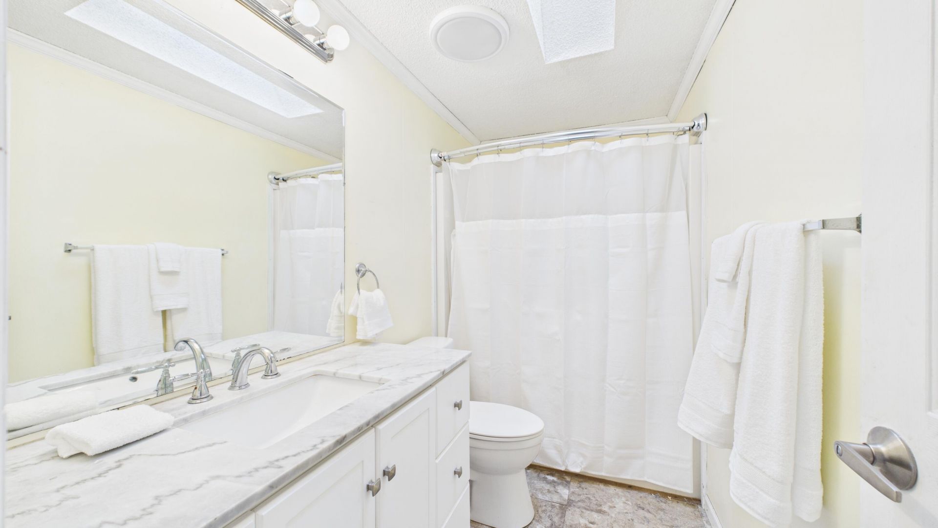 409 Chippendale Lane Photo 16