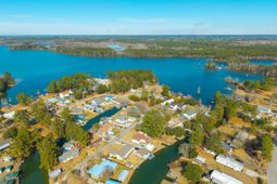 409 Chippendale Lane photo 4