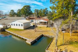 409 Chippendale Lane photo 4