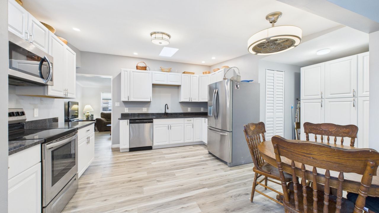 409 Chippendale Lane Photo 6