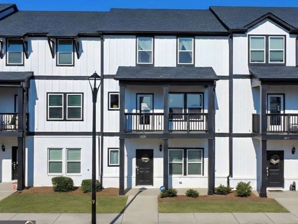 823 Mackay Creek, Woodstock, GA 30188